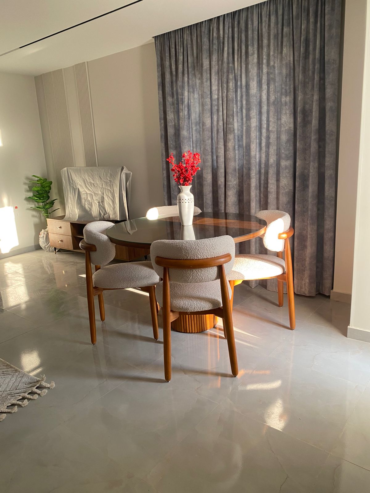 Dining Table Set – 4 Chairs (120 cm Diameter)